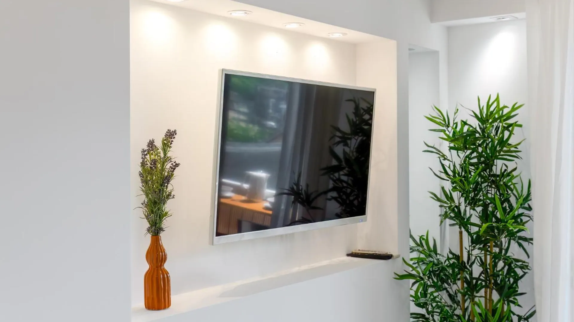 Stay&Go Des Monts - Centre-Ville - Parking Prive - 20 Min Du Lac 엑스레뱅 0*,  프랑스