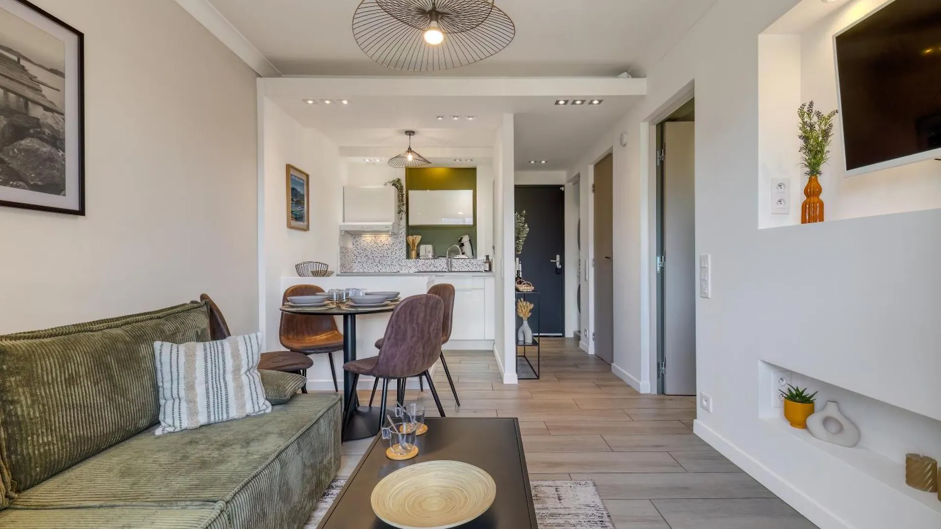 Stay&Go Des Monts - Centre-Ville - Parking Prive - 20 Min Du Lac Aix-les-Bains
