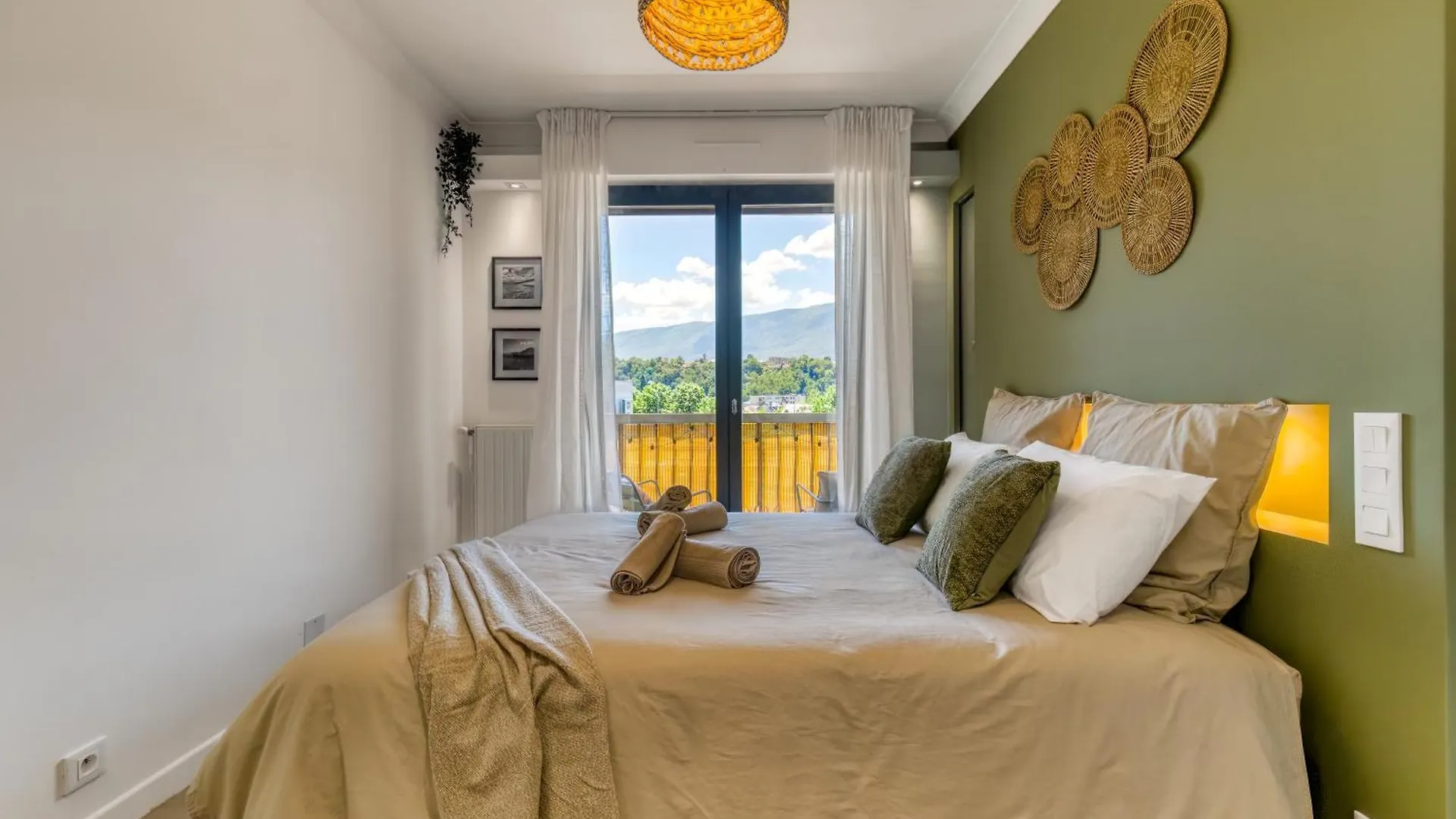 Stay&Go Des Monts - Centre-Ville - Parking Prive - 20 Min Du Lac Aix-les-Bains