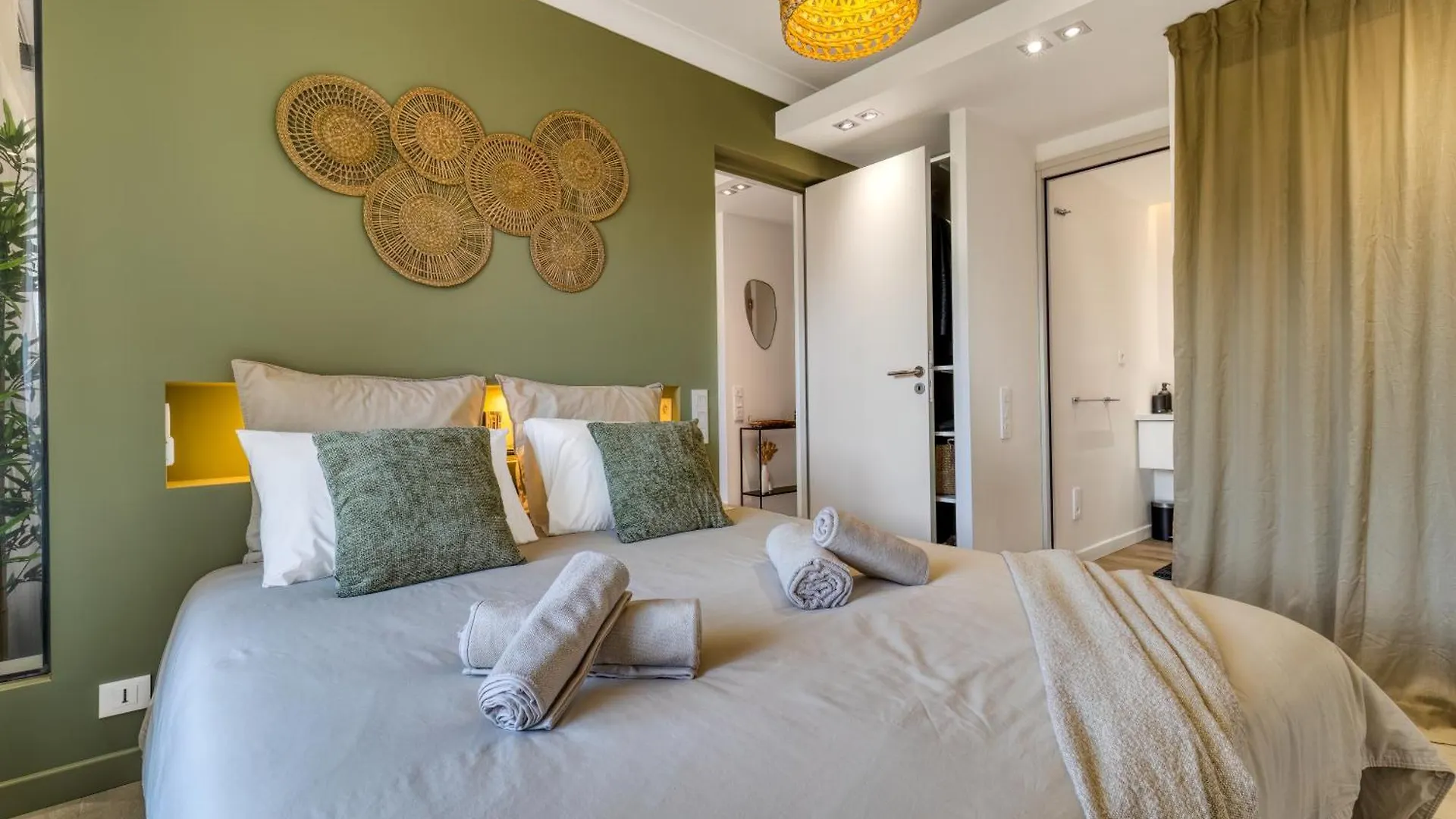 Stay&Go Des Monts - Centre-Ville - Parking Prive - 20 Min Du Lac Aix-les-Bains 0*,