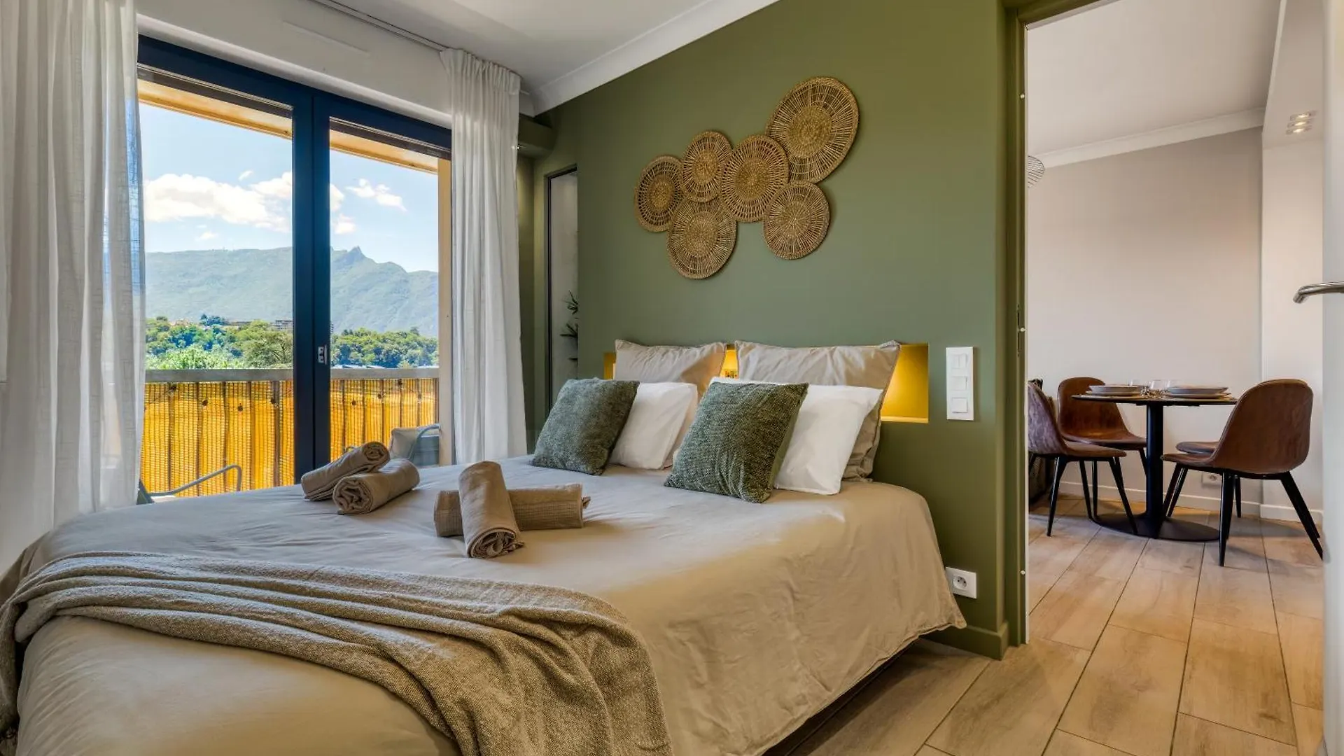 Stay&Go Des Monts - Centre-Ville - Parking Prive - 20 Min Du Lac Aix-les-Bains