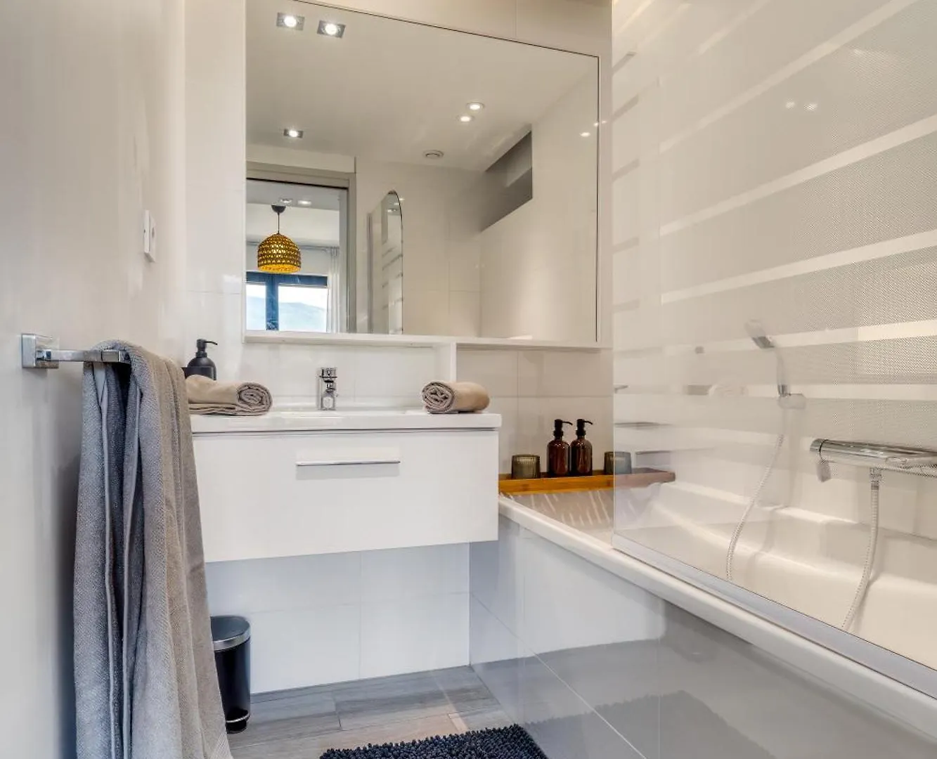 Stay&Go Des Monts - Centre-Ville - Parking Prive - 20 Min Du Lac Aix-les-Bains