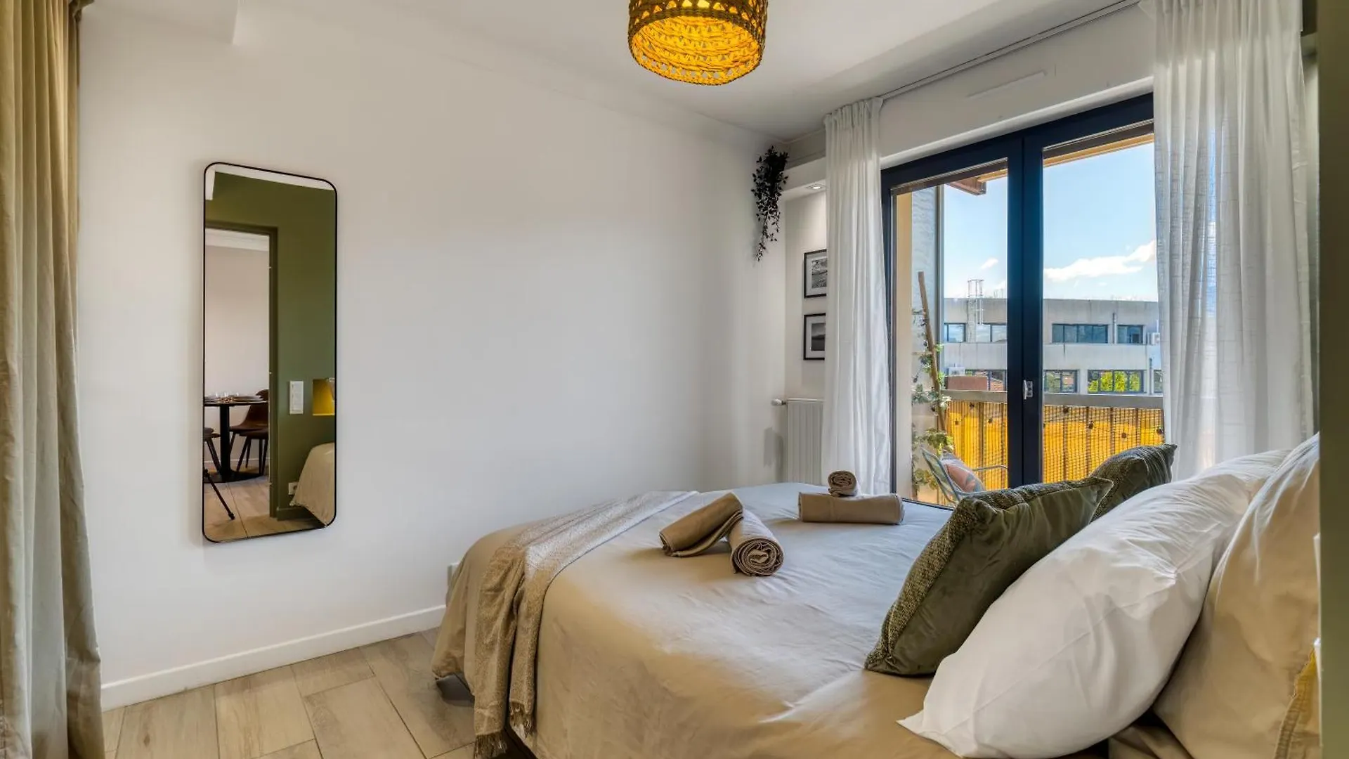 Stay&Go Des Monts - Centre-Ville - Parking Prive - 20 Min Du Lac Aix-les-Bains Apartment
