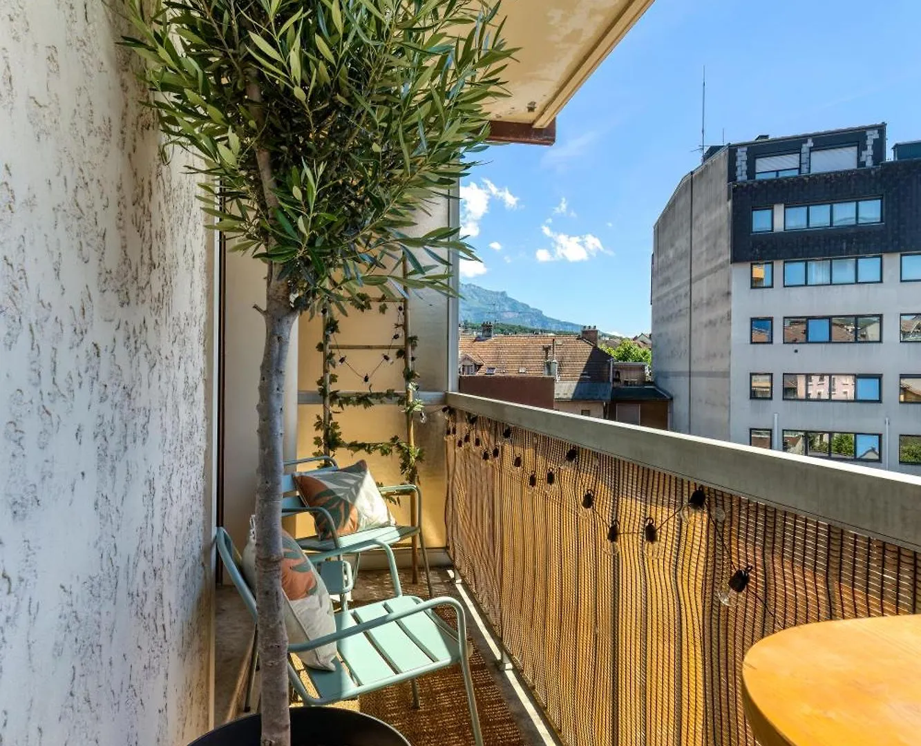 Apartment Stay&Go Des Monts - Centre-Ville - Parking Prive - 20 Min Du Lac Aix-les-Bains France