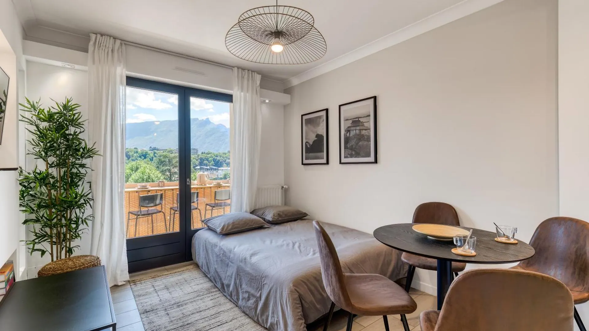 Stay&Go Des Monts - Centre-Ville - Parking Prive - 20 Min Du Lac Aix-les-Bains 0*,  France