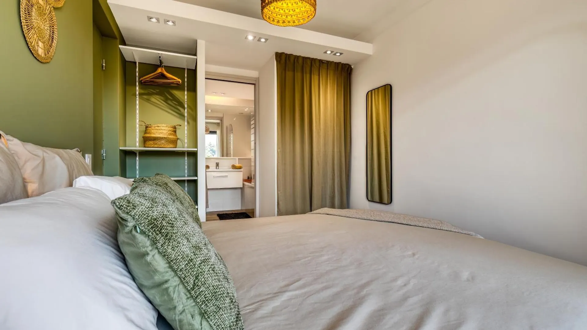 Stay&Go Des Monts - Centre-Ville - Parking Prive - 20 Min Du Lac Aix-les-Bains Apartment