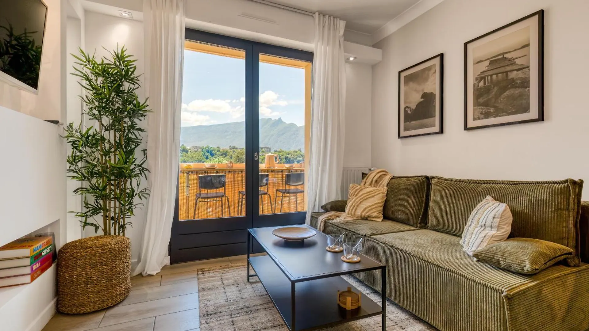 Stay&Go Des Monts - Centre-Ville - Parking Prive - 20 Min Du Lac Aix-les-Bains Apartment