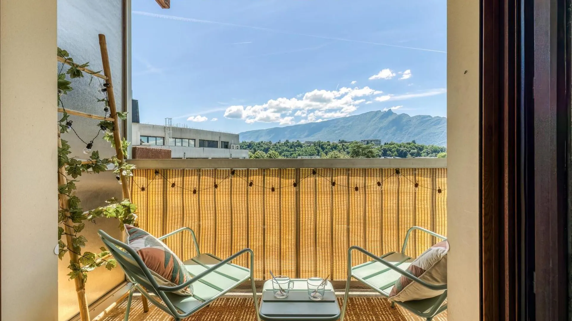Stay&Go Des Monts - Centre-Ville - Parking Prive - 20 Min Du Lac Aix-les-Bains 0*,